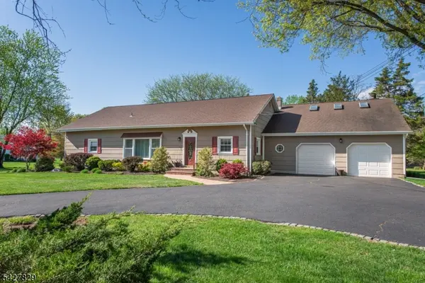 18 Stonewyck Dr, Hillsborough Twp., NJ 08844