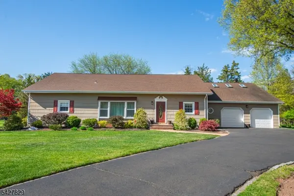 18 Stonewyck Dr, Hillsborough Twp., NJ 08844