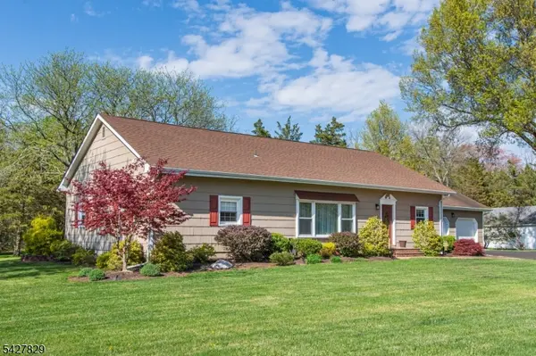 18 Stonewyck Dr, Hillsborough Twp., NJ 08844