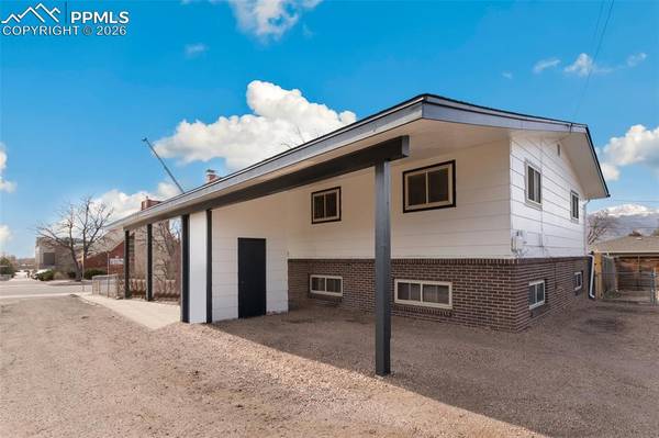 1512 E Monument ST, Colorado Springs, CO 80909