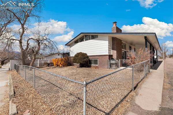 1512 E Monument ST, Colorado Springs, CO 80909