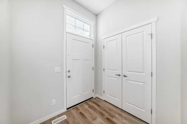 1058 Sawgrass Link NW, Airdrie, AB T4B5V2