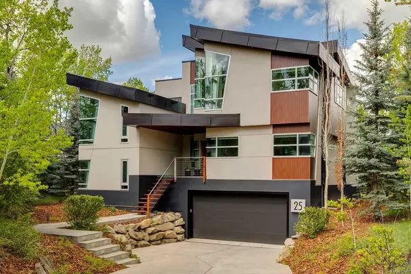 25 Posthill DR SW, Calgary, AB T3H 0A8