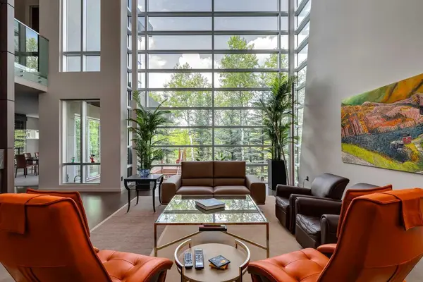 25 Posthill DR SW, Calgary, AB T3H 0A8