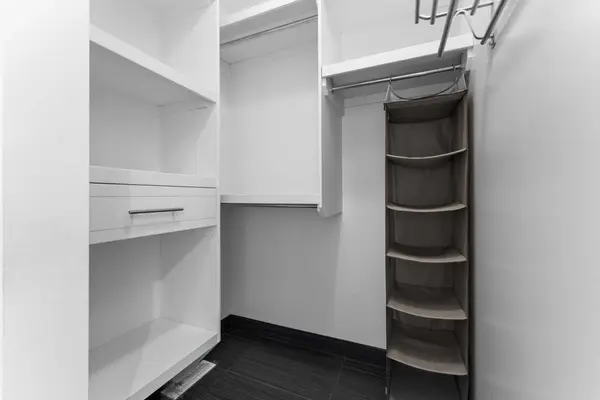 28 Panamount LN NW, Calgary, AB T3K 5Y3