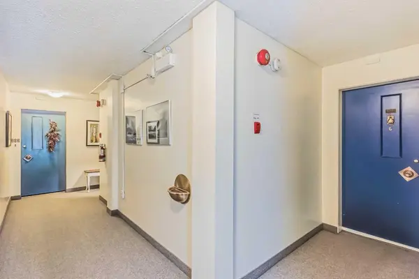 520 Cedar CRES SW #202, Calgary, AB T3C 2Y8