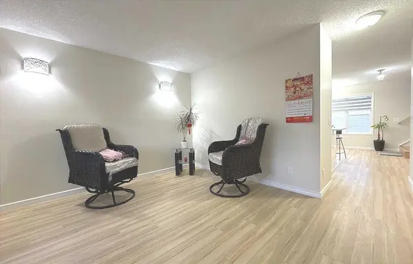 86 Harvest Rose CIR NE, Calgary, AB T3K 4M7