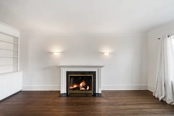 61 Sutherland DR, Toronto C11, ON M4G 1H5