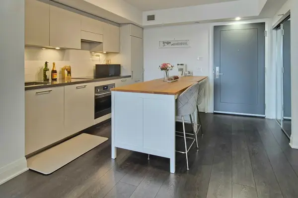 33 Frederick Todd WAY W #319, Toronto C11, ON M4G 0C9