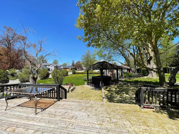 86 Winchester RD E, Whitby, ON L1M 1B4