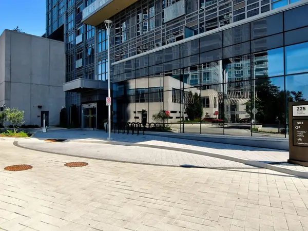 225 Village Green SQ #604, Toronto E07, ON M1S 0N4