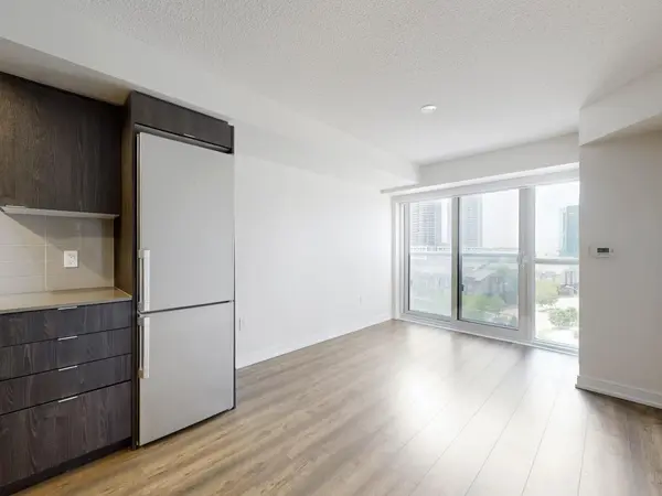 225 Village Green SQ #604, Toronto E07, ON M1S 0N4