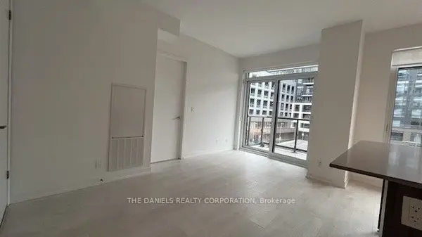 8 Beverley Glen BLVD #306, Vaughan, ON L4J 0L5