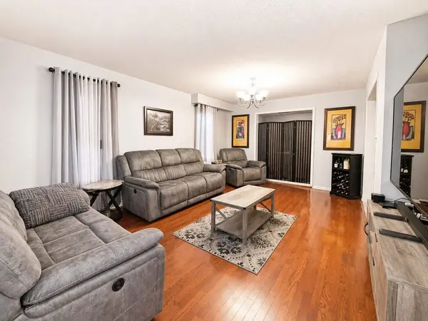 103 Starr CRES, Aurora, ON L4G 7X2