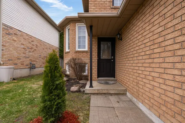 222 Wessenger DR, Barrie, ON L4N 8R4