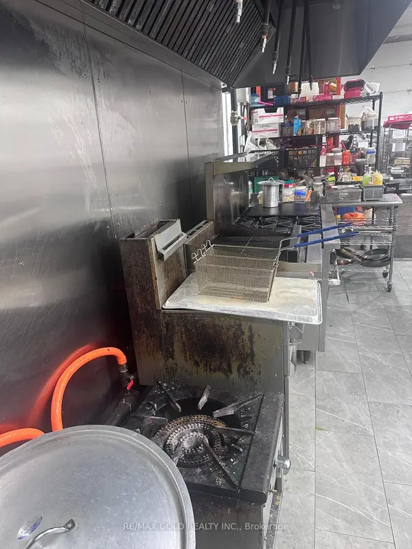 25 SAUNDERS RD #2, Barrie, ON L4N 9A7