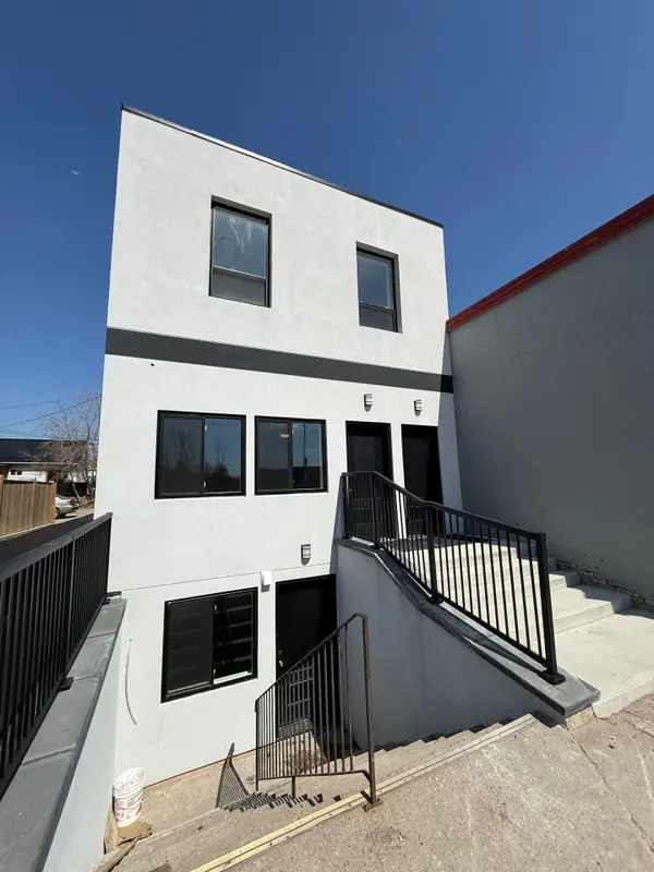 28 West ST N, Orillia, ON L3V 5B8