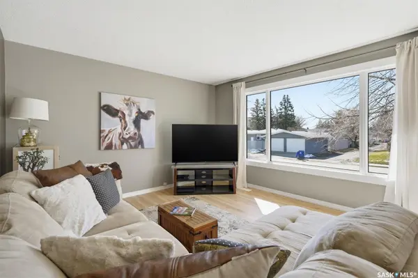 337 East PLACE, Saskatoon, SK S7J 2Y4