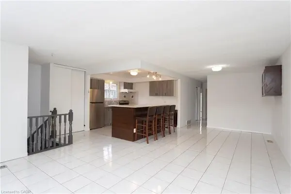 2303 Malcolm CRES, Burlington, ON L7P 4G8