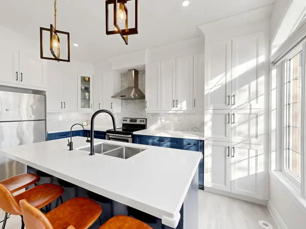 2327 Sutton DR, Burlington, ON L7L 6Y9