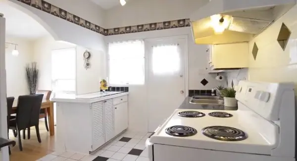 11 Lawrence CRES, Brampton, ON L6W 2P2