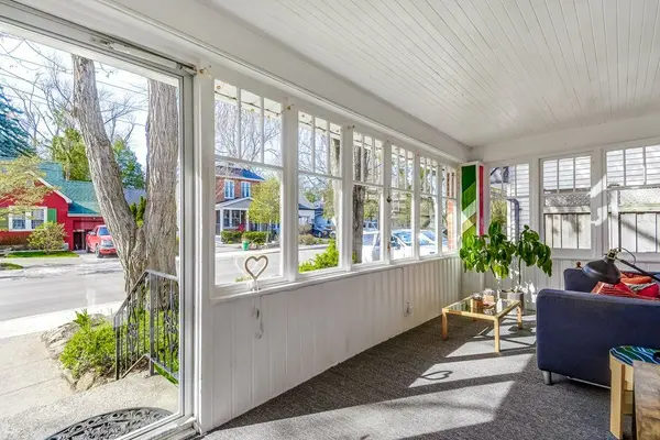 2180 Caroline ST, Burlington, ON L7R 1M3