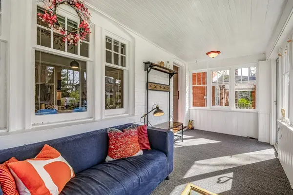 2180 Caroline ST, Burlington, ON L7R 1M3