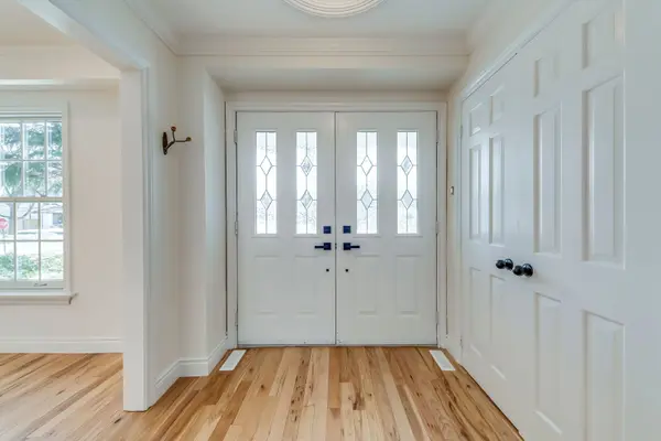 1585 Crombie RD, Mississauga, ON L5J 4J1