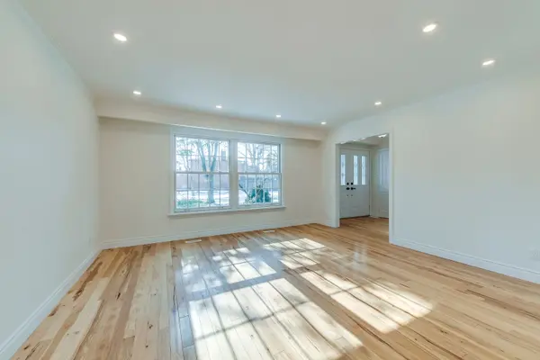 1585 Crombie RD, Mississauga, ON L5J 4J1