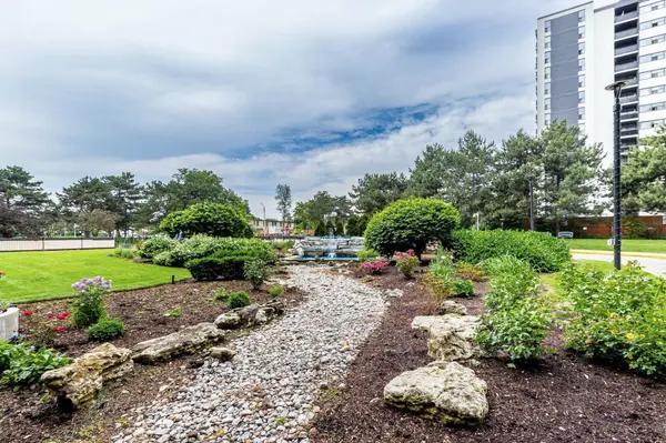 551 The West Mall N/A #1618, Toronto W08, ON M9C 1G7