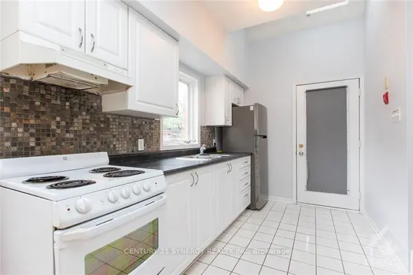 450 Maclaren ST #11, Ottawa Centre, ON K1R 5K6
