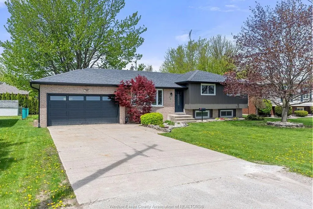 157 FAIRVIEW AVENUE EAST, Essex, ON N8M 2R3