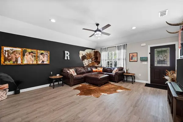 112 Buchanan Street, Whitesboro, TX 76273