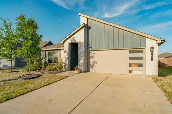 1512 Battery Park Drive, Alvarado, TX 76009