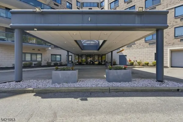 609 W South Orange Ave #4U, South Orange Village Twp., NJ 07079