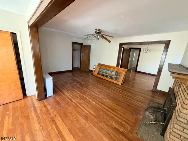 126 Chestnut St, East Orange City, NJ 07018