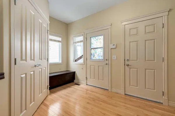 109 Westmount PL, Okotoks, AB T1S 0B4