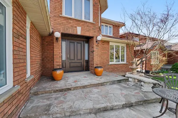 112 Bourbon ST, Vaughan, ON L4L 6Y9