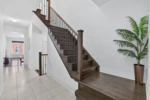 62 Fortis CRES, Bradford West Gwillimbury, ON L3Z 0W2