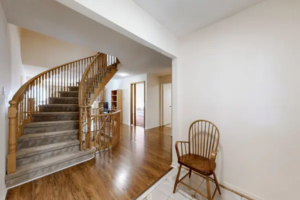 5 Valley Crescent N/A, Aurora, ON L4G 4S2