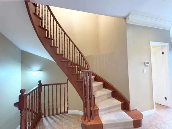 8 Sunbeam DR, Hamilton, ON L9B 2X9