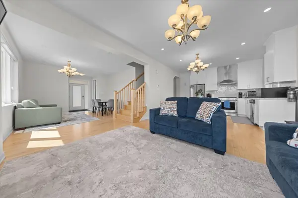 2021 Elevation RD, Barrhaven, ON K2J 6W6