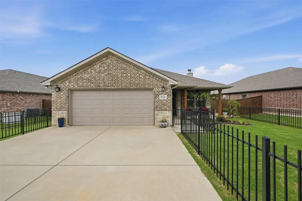 502 Pathfinder Street, Collinsville, TX 76233