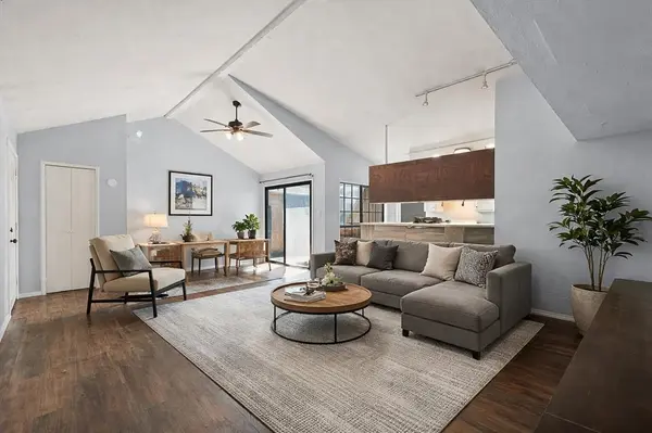 621 Stonehenge Drive,  Grand Prairie,  TX 75052