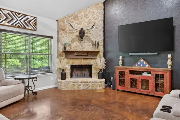 125 Miramar Circle, Weatherford, TX 76085