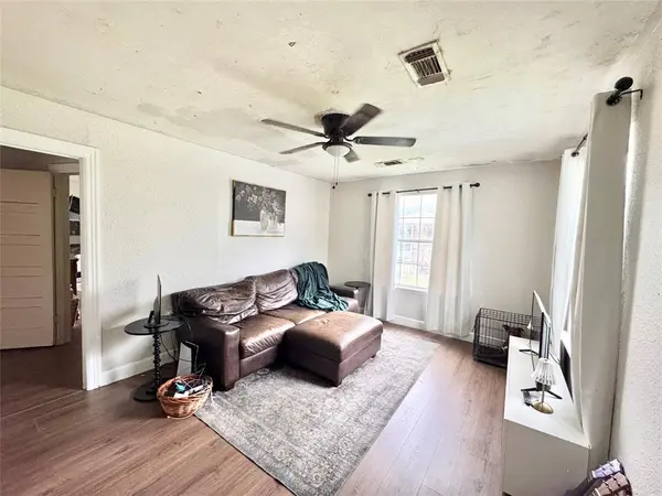 1018 Truelove Street, Gainesville, TX 76240