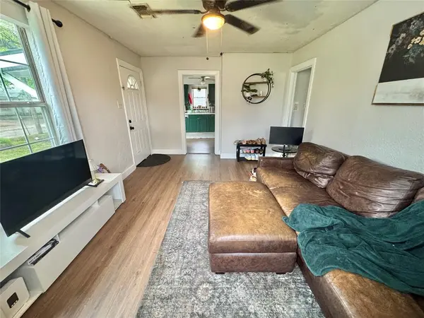 1018 Truelove Street, Gainesville, TX 76240