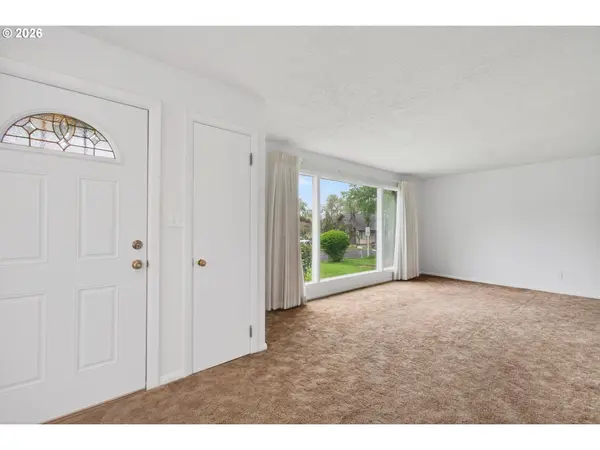 2 PACIFIC PL, Longview, WA 98632