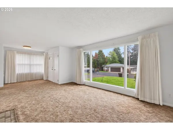 2 PACIFIC PL, Longview, WA 98632