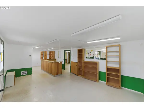 237 S 7TH ST, Coos Bay, OR 97420